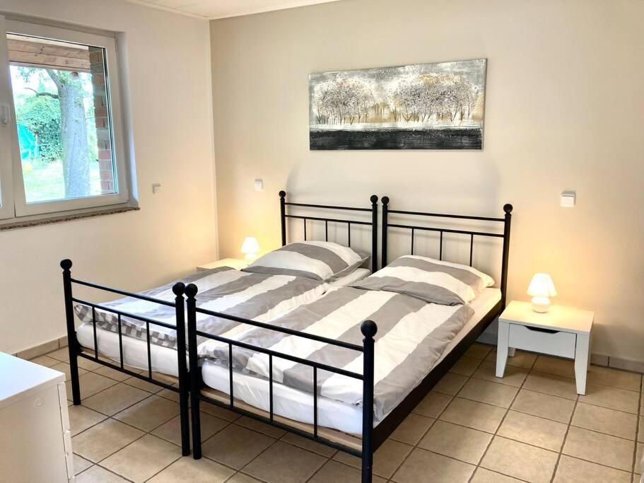 Helle Wohnung Mit Wintergarten - Nahe Ruhrgebiet Und Freizeitpark Movie Park Bottrop Eksteriør bilde