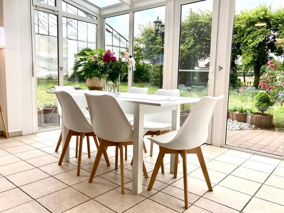 Helle Wohnung Mit Wintergarten - Nahe Ruhrgebiet Und Freizeitpark Movie Park Bottrop Eksteriør bilde