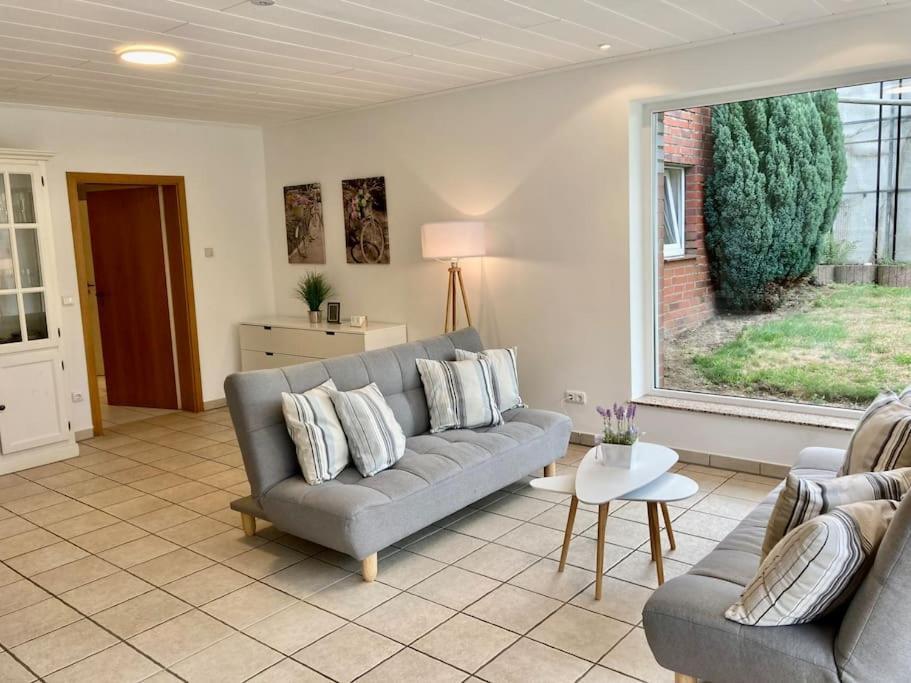 Helle Wohnung Mit Wintergarten - Nahe Ruhrgebiet Und Freizeitpark Movie Park Bottrop Eksteriør bilde
