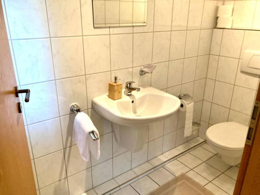 Helle Wohnung Mit Wintergarten - Nahe Ruhrgebiet Und Freizeitpark Movie Park Bottrop Eksteriør bilde